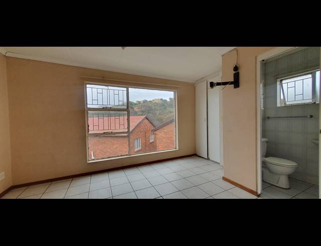 2 BEDROOM TOWNHOUSE FOR SALE IN WINCHESTER HILLS